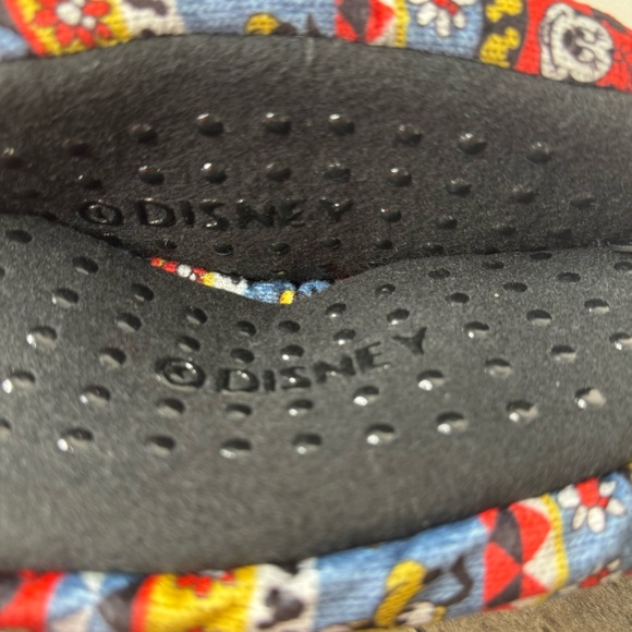 Disney Mickey & Friends Fuzzy Babba Slipper Socks - Picture 9 of 10